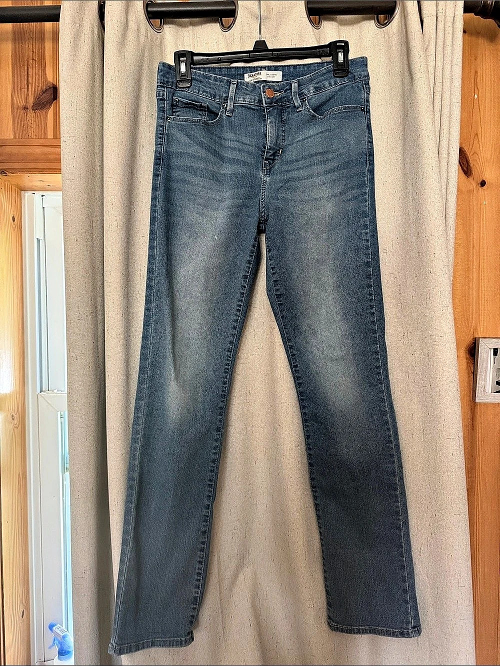 Levi's Signature Totally Shaping Straight Leg Jeans in Blue Like New
